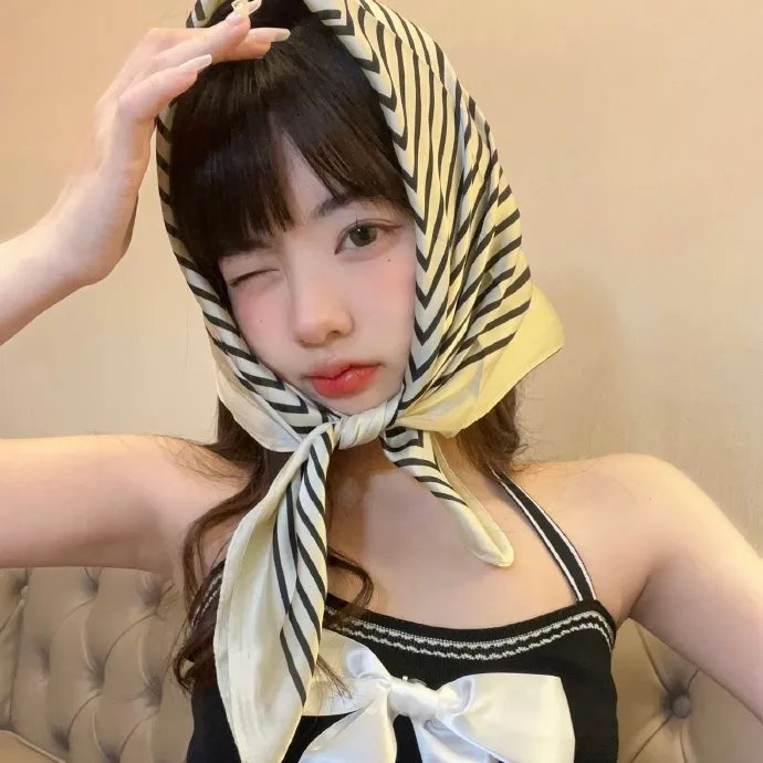 小台灯海报