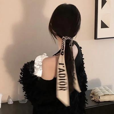 轻拍翻转小魔女海报