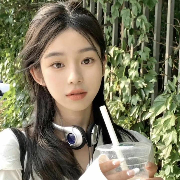 伞少女海报